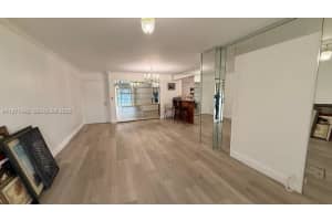 8895 Fontainebleau Blvd 111 Miami, FL 33172 - MLS#A11977493