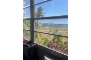 2910 Point East Dr M109, Aventura