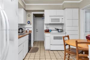 9011 Sw 18th Ter Miami, FL 33165 - MLS#A11977537