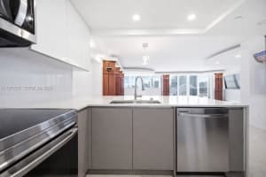 1717 Bayshore Dr , Miami, FL 33132 - MLS#A11977568