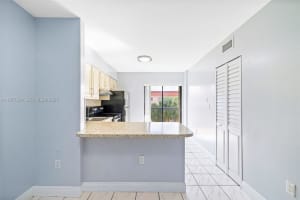5400 W 21st Ct 402, Hialeah