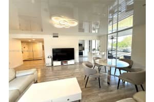 671 Ne 195th St 205e, Miami