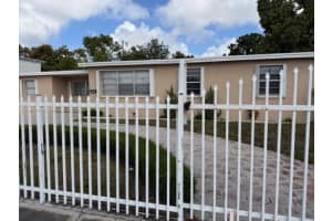 10945 Sw 41st St Miami, FL 33165 - MLS#A11977775