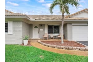 5620 Sw 9th St, Plantation