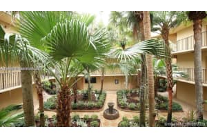 8075 Sw 107th Ave 304, Miami