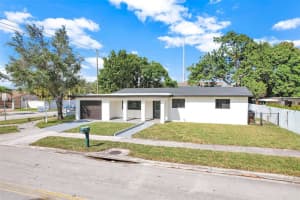 695 W 73 Pl Hialeah, FL 33014 - MLS#A11978038