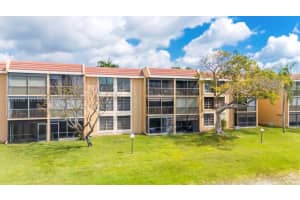 5802 Coral Lake Dr 102, Margate