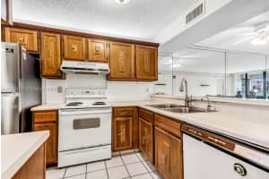 5802 Coral Lake Dr , Margate, FL 33063 - MLS#A11978108