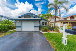 529 Lakeside Cir, Sunrise 529 Lakeside Cir, Sunrise