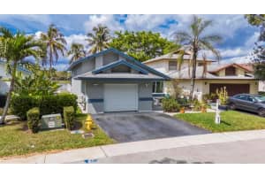 529 Lakeside Cir Sunrise, FL 33326 - MLS#A11978138