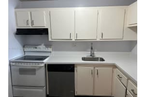 Building 15, 8000 Fairview Dr APT 306, Tamarac, FL 33321, - MLS#A11978142