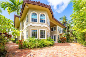 4501 N Bay Rd Miami Beach, FL 33140 - MLS#A11978176