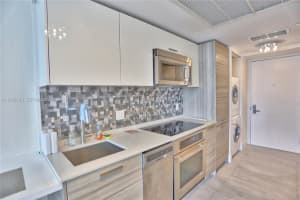 1300 Brickell Bay Dr 2700 Miami, FL 33131 - MLS#A11978183