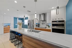 2210 Nw 47th Ave, Lauderhill