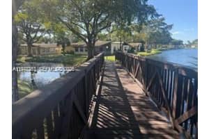 412 Briarwood Cir 2-23 Hollywood, FL 33024 - MLS#A11978263