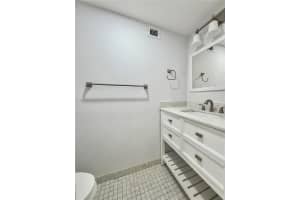 600 Parkview Dr , Hallandale Beach, FL 33009 - MLS#A11978347