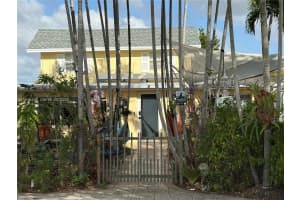 285 Nw 60th Ave Miami, FL 33126 - MLS#A11978406