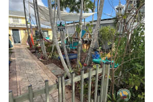 285 Nw 60th Ave Miami, FL 33126 - MLS#A11978406