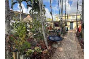 285 Nw 60th Ave Miami, FL 33126 - MLS#A11978406