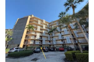 3301 N Country Club Dr 106, Aventura