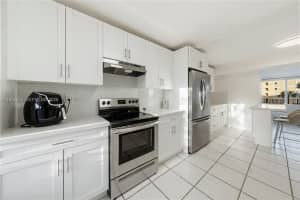 9210 Fontainebleau Blvd 207 Miami, FL 33172 - MLS#A11978510