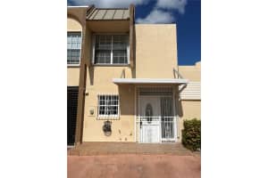 1165 W 38th Ter 35, Hialeah