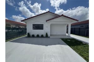 2682 W 70th Pl, Hialeah