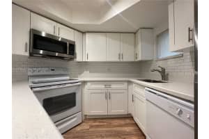 8323 Lake Dr 108 Doral, FL 33166 - MLS#A11978545