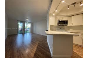 8323 Lake Dr 108 Doral, FL 33166 - MLS#A11978545