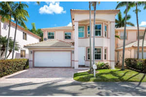 208 Se 15th St, Dania Beach