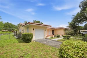 14435 Tabebuia Ln , Miami Lakes, FL 33014 - MLS#A11978908