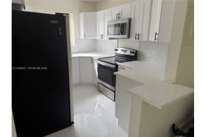 911 Nw 45th St, Miami