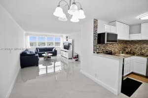 111 Golden Isles Dr C9 Hallandale Beach, FL 33009 - MLS#A11978964