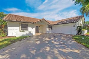 5621 Carriage Ln Davie, FL 33331 - MLS#A11978984