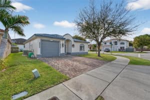 21143 Sw 92nd Pl Cutler Bay, FL 33189 - MLS#A11979010