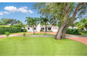 160 South Dr, Miami Springs