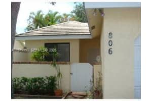 806 Maplewood Dr, Green Acres