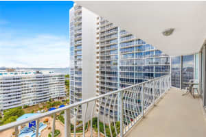 7601 E Treasure Dr 1522, North Bay Village