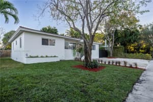 6070 Sw 42nd St, Miami