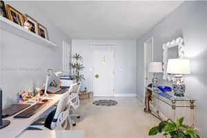 5055 Collins Ave APT 5N, Miami Beach, FL 33140, - MLS#A11979562