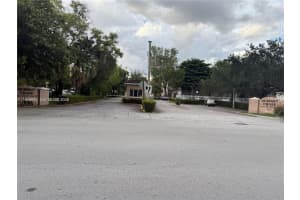 8405 Nw 8th St 304, Miami