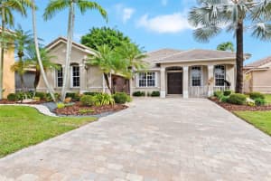 1533 Cardinal Way Weston, FL 33327 - MLS#A11979676