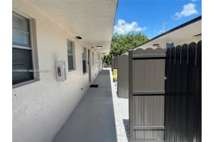 916 Sw 10th St 1-3 Hallandale Beach, FL 33009 - MLS#A11979709