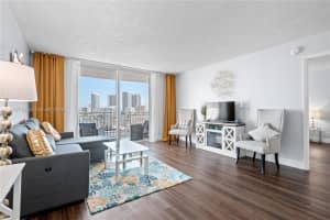 427 Golden Isles Dr 11h Hallandale Beach, FL 33009 - MLS#A11979719