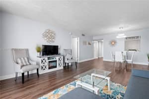 427 Golden Isles Dr 11h Hallandale Beach, FL 33009 - MLS#A11979719