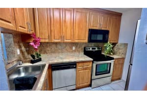 809 Twin Lakes Dr , Coral Springs, FL 33071 - MLS#A11979826