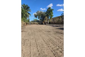 951 Nw 37th Ave Miami, FL 33125 - MLS#A11979950