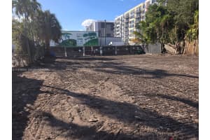 951 Nw 37th Ave Miami, FL 33125 - MLS#A11979950