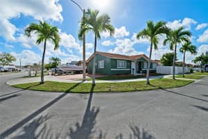 2496 W 70th Pl Hialeah, FL 33016 - MLS#A11979975