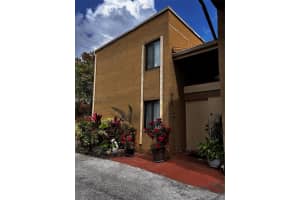 8404 N Missionwood Cir, Miramar